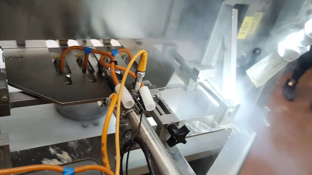 czyszczenie suchym lodem maszyny do przetwarzania produktów mlecznych